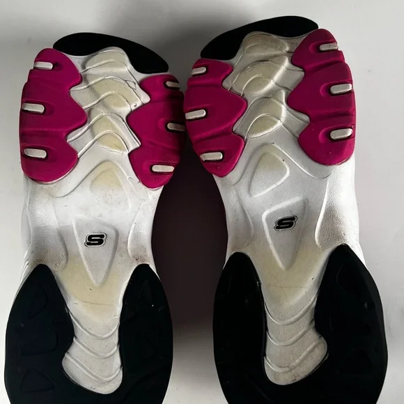 Skechers Women's Black and Pink D'Lites Sneakers - Picture 6 of 11